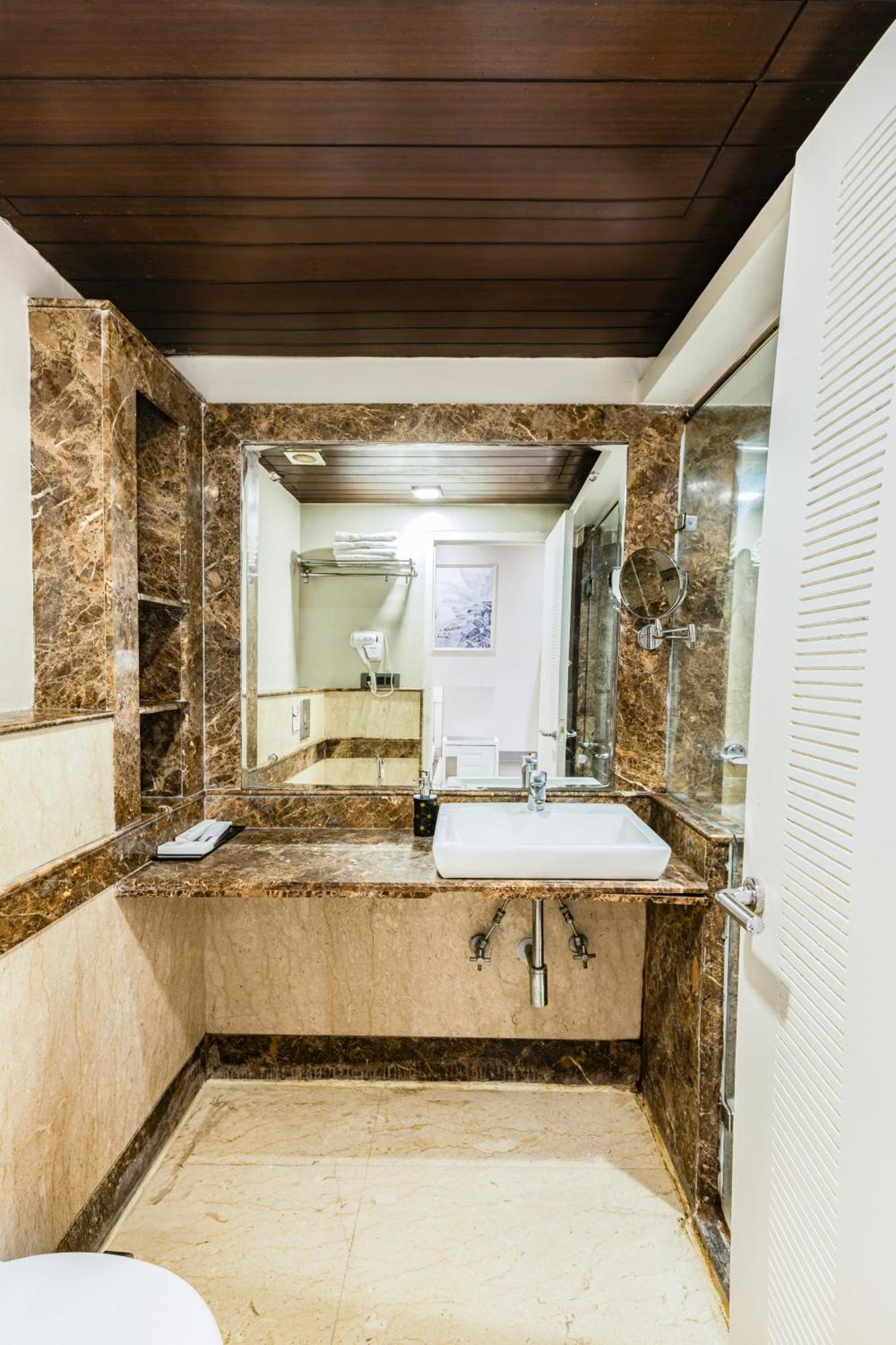 Skon Boutique By Orion Hotels New Delhi Luaran gambar